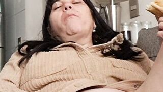 Fucking eating and caressing my vagina, how delicious