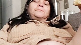 Fucking eating and caressing my vagina, how delicious