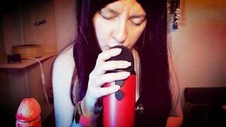 Sensual Mouth Sounds for Beautiful Italian Milf