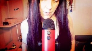 Sensual Mouth Sounds for Beautiful Italian Milf