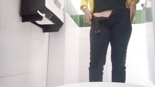 Camera in office bathroom records secretary pissing