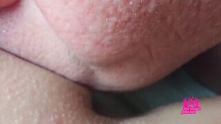 A wife cheats on her husband on a bicycle trip.