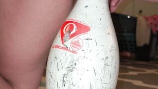 Bowling pin fucked for squirting - 5 image