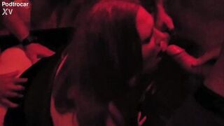 Gangbang com os amigos do marido que fodem a MILF casada gordinha ruiva gostosa no hardcore