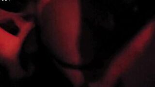 Gangbang com os amigos do marido que fodem a MILF casada gordinha ruiva gostosa no hardcore