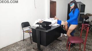 THE DOCTOR HAS SEX WITH HIS SECRETARY IN THE CUSTOMER SERVICE OFFICE. SHE RIDES HIM VERY SENSUALLY ON THE DESK AT WORK