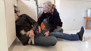 BLOWJOB TO THE PLUMBER IN MY KITCHEN - HOT WIFE