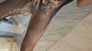 Dirty! Sexy hairy MILF Pisses In The Shower And Then Gets Fucked