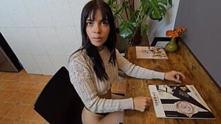 She finds Laura in her underwear in the room of the house, she discovers him and lets him fuck her, hot seats of Laura.