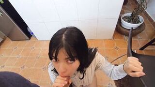 She finds Laura in her underwear in the room of the house, she discovers him and lets him fuck her, hot seats of Laura.