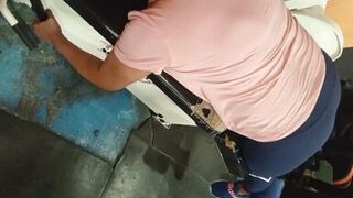 invite the big ass from the gym after her leg routine