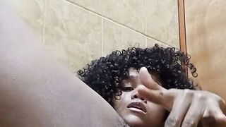 Beautiful big ass ebony shows you her ass and rubs her delicious pussy for you