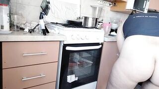 Sexy mom having breakfast in the bedroom, hairy, big, big ass. Sexy amateur wife fingers her until orgasm.