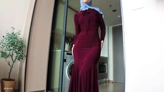 Stepmom in hijab gets caught on her round ass & gets a rough fuck from Wowlove2 - 1 image