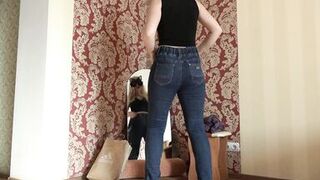 Porn-babe's big ass gets off in front of the mirror - PAWG fetish solo
