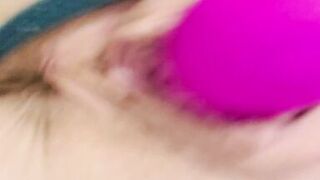 Sexy MILF Plays with Wet Pussy