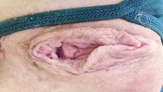 Sexy MILF Plays with Wet Pussy