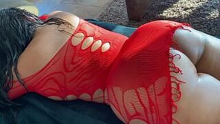 Madrastra se deja penetrar despues de masaje erotico de su hijastro - 1 image