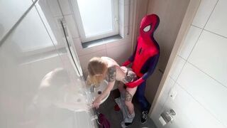 AO carnival slut! Creampie quickie with a thrill