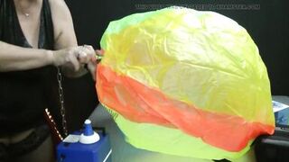 Anna and the water ball