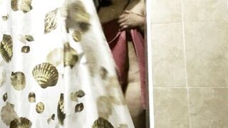 SEXY AND BIG ASS BBW MAID PREPARES TO WORK