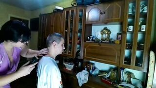 I called the hairdresser to my house and she gave me a blow job