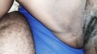 Eater takes off the condom and keeps putting it in the pussy of the married bbw with big ass