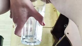 Amateur mature woman with big pussy lips pees in glass - 1 image