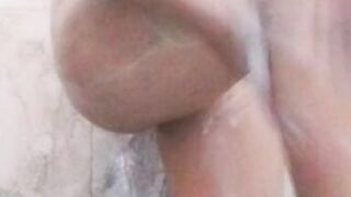 Desi maa ko nangi dekha nahate hue hot mom - 7 image