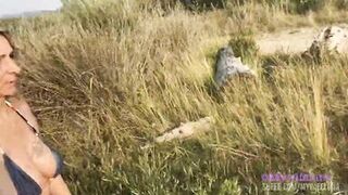 A good fuck on the beach with golden rain and a nice asshole