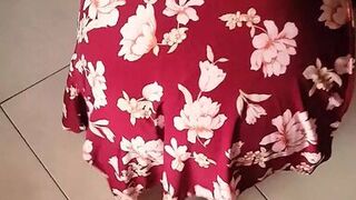 My wife is cleaning without panties to seduce me - 1 image