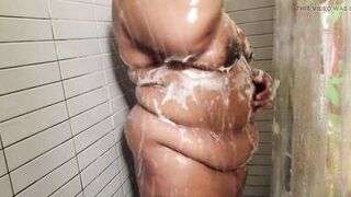 hot ebon big beautiful woman takes a shower - 8 image