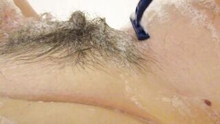 LARGE LOVE BUTTON HIRSUTE SNATCH SHAVING CLOSEUP