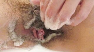 LARGE LOVE BUTTON HIRSUTE SNATCH SHAVING CLOSEUP