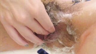 LARGE LOVE BUTTON HIRSUTE SNATCH SHAVING CLOSEUP