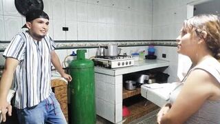 I fuck the gracious plumber until this guy cums on my face