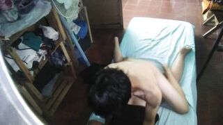 Me cogi a mi amiga con su tanga rutera en cuatro por la noche cuando la cornuda de mi novia se va