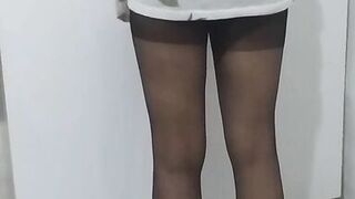 Turk aged leg and foot fetish in nylon nylons in the kitchen