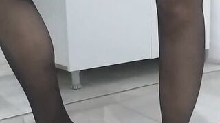 Turk aged leg and foot fetish in nylon nylons in the kitchen