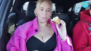 Wife plays with Her slit during the time that on a drive