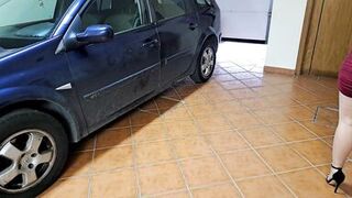 Slutty wife gets inward spunk flow from the mechanic