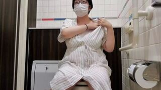 A married woman who masturbates during the time that holding her voice - 1 image