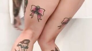 Joanna Angel fucks her ass and squirts all over her phone!