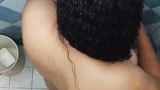 esposa gordibuena embarazada en la ducha - 10 image