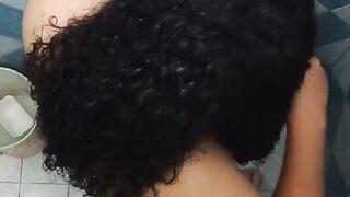 esposa gordibuena embarazada en la ducha