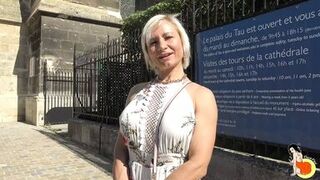 41 years old Kim is a super sexy milf who loves sodomy!