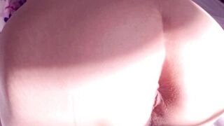 ASIAN MILF LOVES SPREADING HER WET BUTTERFLY PUSSY AND DOGGY FUCK IN THE SUN