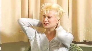 blonde milf bekommt beim casting was zu blasen und die pussy gefingert