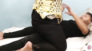 35 Year Old (Ayesha Bhabhi) bakaya paisa lene aye the, paise ke badle padose se kiya Choda Chudi, Hindi Audio - Pakistan