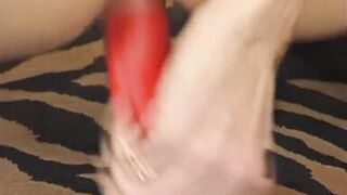 deutsche Milf Fleischfotze verwoehnt sich mit dildo